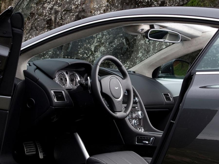 Интерьер Aston Martin Virage 2011 года  (фото 41 из 55)